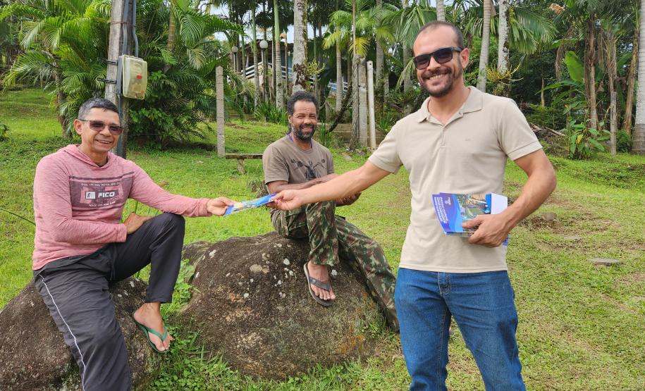 Além do conhecimento repassado foi também entregue aos moradores uma cartilha que ensina a instalar o sistema com biodigestor. Ação faz do programa de educação ambiental da empresa pública.
