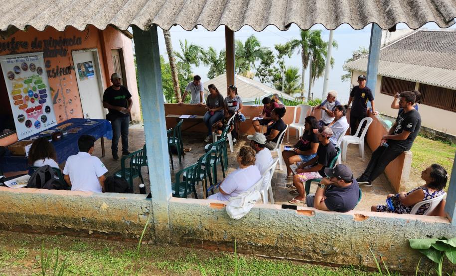 Além do conhecimento repassado foi também entregue aos moradores uma cartilha que ensina a instalar o sistema com biodigestor. Ação faz do programa de educação ambiental da empresa pública.