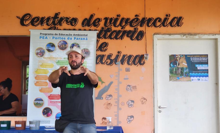 Além do conhecimento repassado foi também entregue aos moradores uma cartilha que ensina a instalar o sistema com biodigestor. Ação faz do programa de educação ambiental da empresa pública.