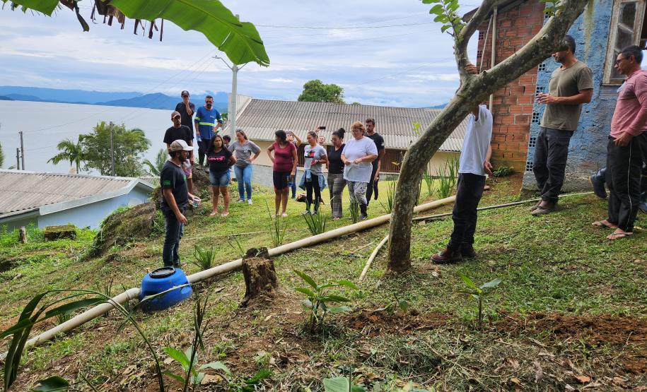 Além do conhecimento repassado foi também entregue aos moradores uma cartilha que ensina a instalar o sistema com biodigestor. Ação faz do programa de educação ambiental da empresa pública.