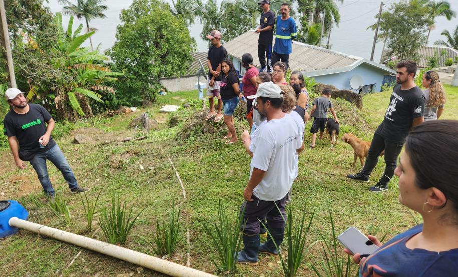 Além do conhecimento repassado foi também entregue aos moradores uma cartilha que ensina a instalar o sistema com biodigestor. Ação faz do programa de educação ambiental da empresa pública.