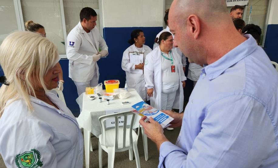 Ação aconteceu no Pátio de Triagem de Paranaguá, com medição de pressão arterial, controle glicêmico e orientações sobre saúde e ergonomia.