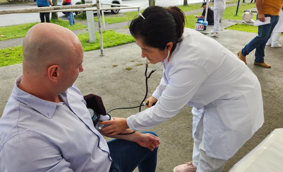Ação aconteceu no Pátio de Triagem de Paranaguá, com medição de pressão arterial, controle glicêmico e orientações sobre saúde e ergonomia.