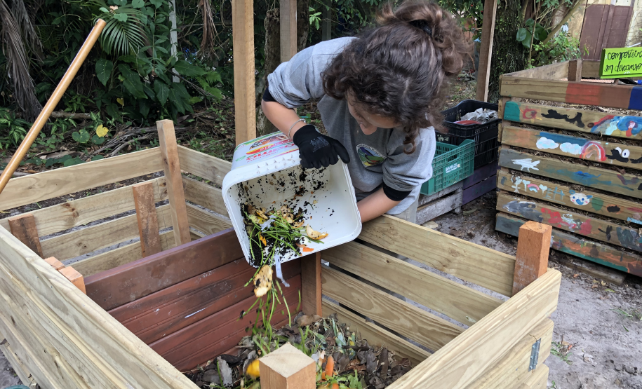Portos do Paraná instala novas composteiras em escolas da Ilha do Mel
