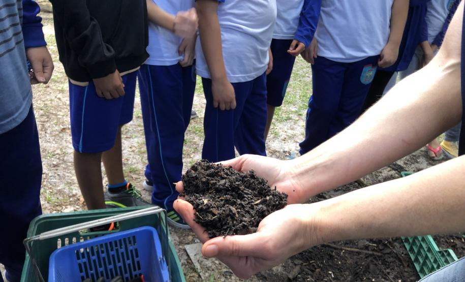 Portos do Paraná instala novas composteiras em escolas da Ilha do Mel
