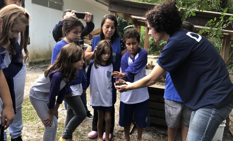 Portos do Paraná instala novas composteiras em escolas da Ilha do Mel