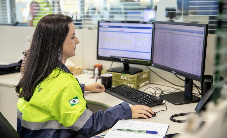 Paula - Supermães e portuárias a qualquer hora do dia ou da noite