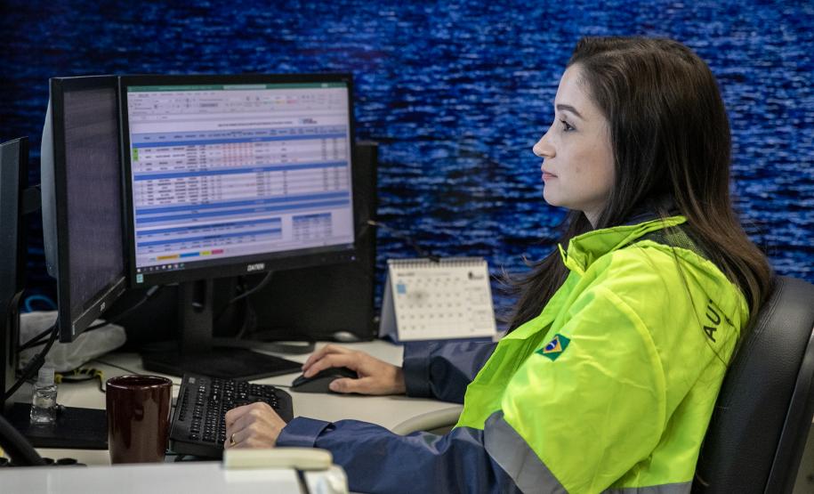 Dayanni - Supermães e portuárias a qualquer hora do dia ou da noite