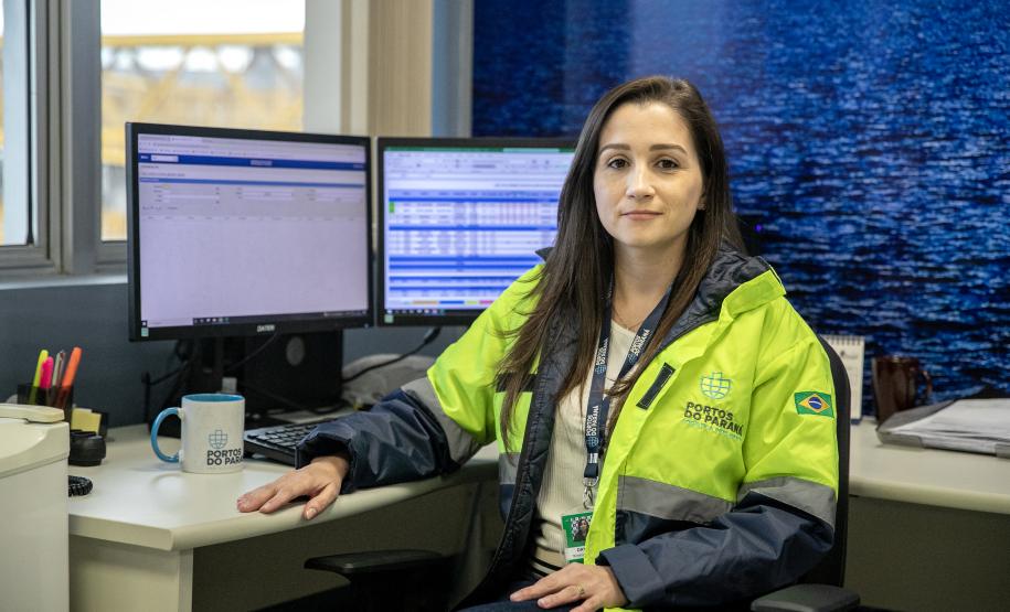 Dayanni - Supermães e portuárias a qualquer hora do dia ou da noite