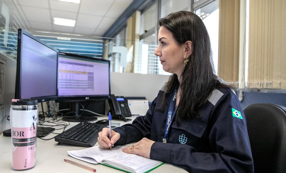 Raquel - Supermães e portuárias a qualquer hora do dia ou da noite