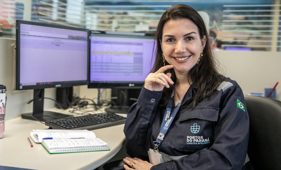 Raquel - Supermães e portuárias a qualquer hora do dia ou da noite