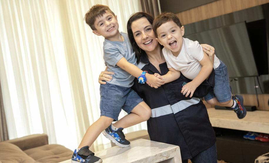 Paula - Supermães e portuárias a qualquer hora do dia ou da noite