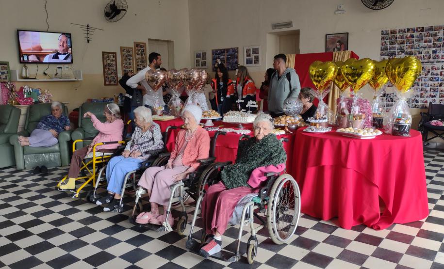 Funcionários da Portos do Paraná realizam ação no Asilo São Vicente de Paulo