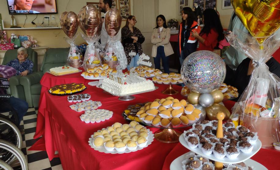 Funcionários da Portos do Paraná realizam ação no Asilo São Vicente de Paulo