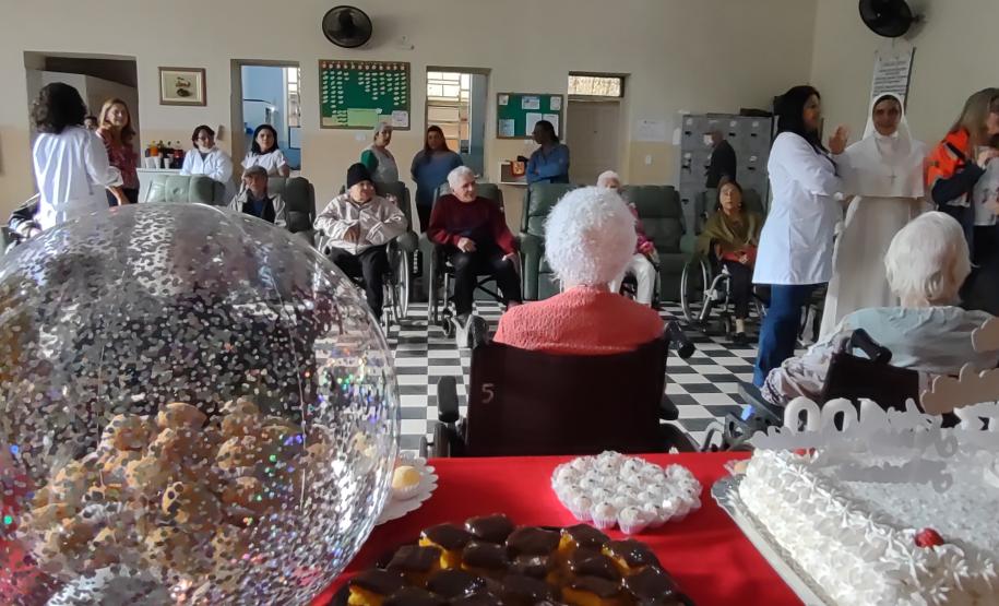 Funcionários da Portos do Paraná realizam ação no Asilo São Vicente de Paulo