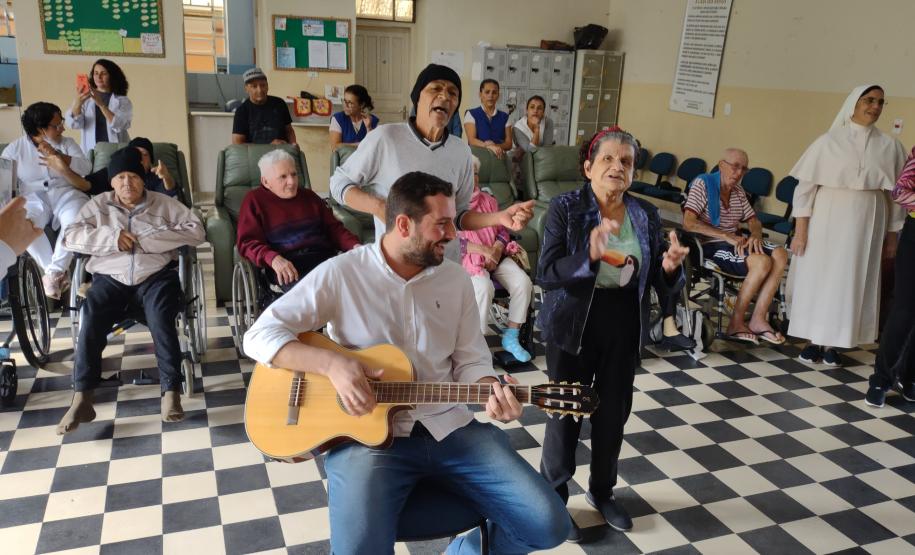 Funcionários da Portos do Paraná realizam ação no Asilo São Vicente de Paulo