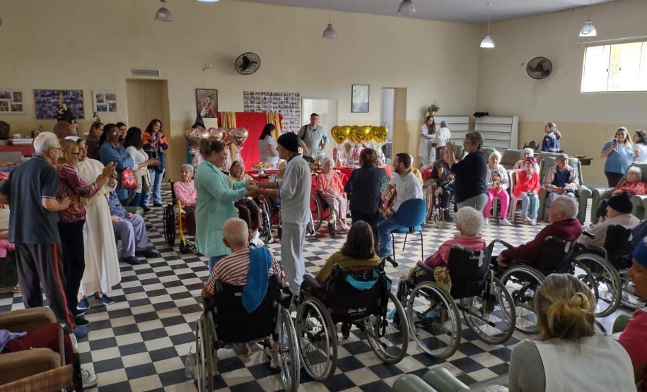Funcionários da Portos do Paraná realizam ação no Asilo São Vicente de Paulo