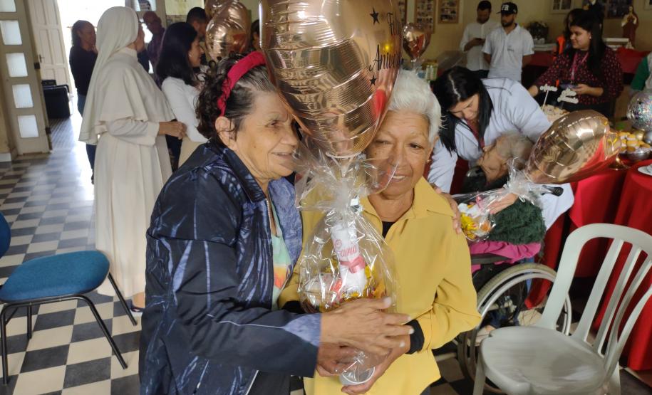 Funcionários da Portos do Paraná realizam ação no Asilo São Vicente de Paulo