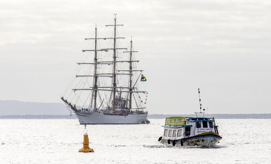 Cisne Branco vira atração do Porto de Paranaguá neste final de semana