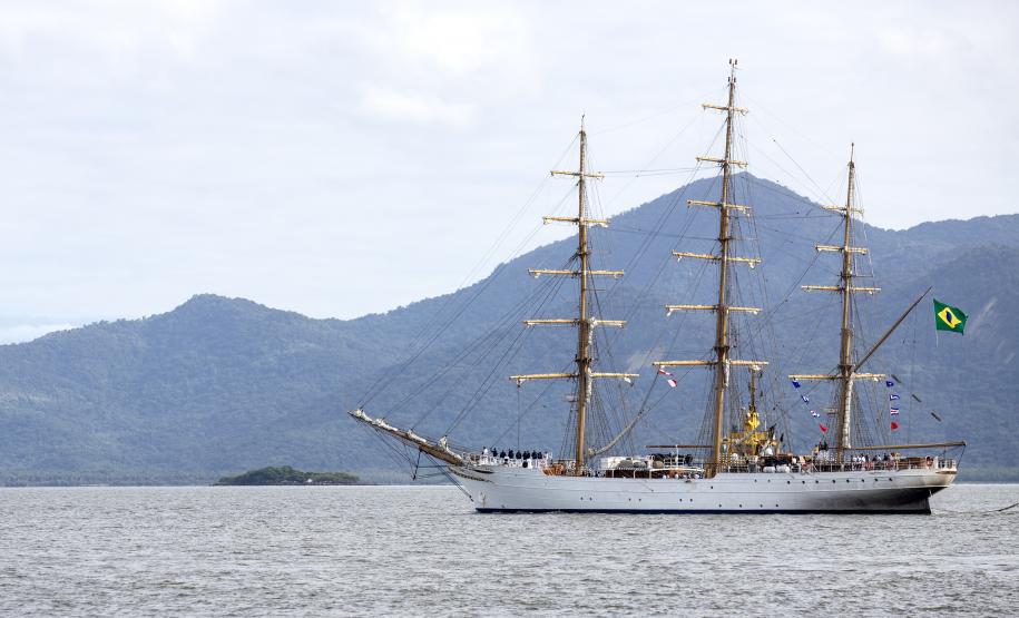 Cisne Branco vira atração do Porto de Paranaguá neste final de semana