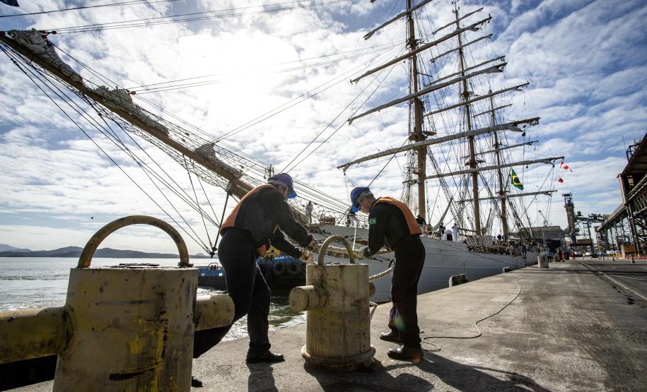 Cisne Branco vira atração do Porto de Paranaguá neste final de semana