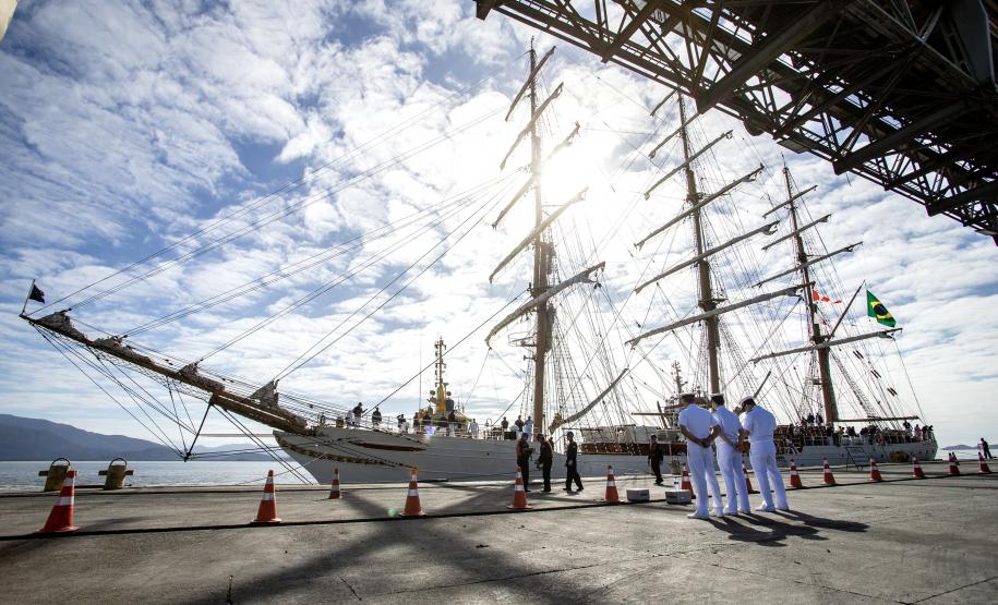 Cisne Branco vira atração do Porto de Paranaguá neste final de semana
