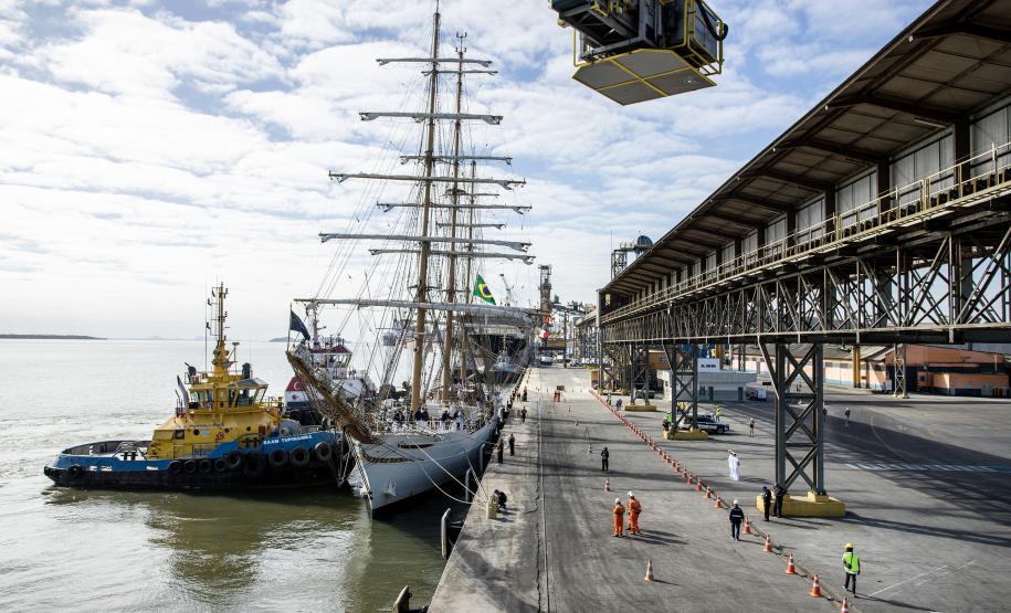 Cisne Branco vira atração do Porto de Paranaguá neste final de semana