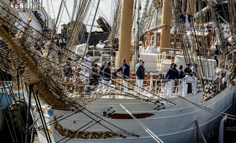 Cisne Branco vira atração do Porto de Paranaguá neste final de semana