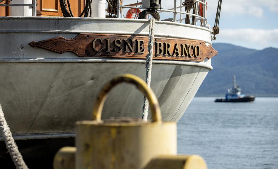 Cisne Branco vira atração do Porto de Paranaguá neste final de semana