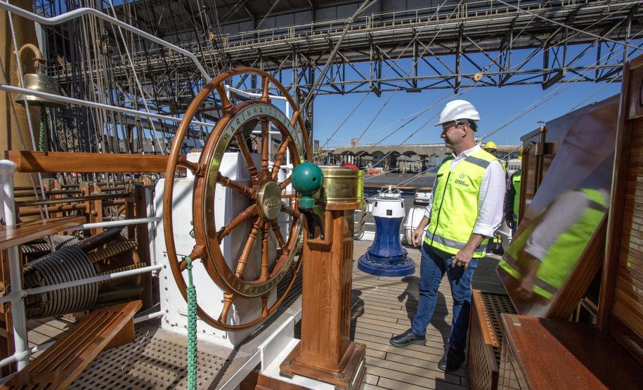 Cisne Branco vira atração do Porto de Paranaguá neste final de semana