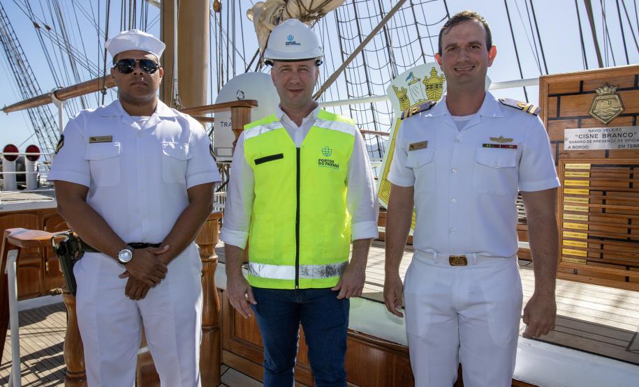 Cisne Branco vira atração do Porto de Paranaguá neste final de semana