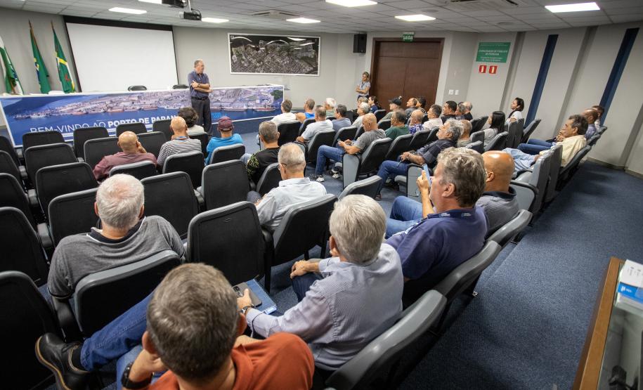 Emoção marca despedida de 29 empregados da Portos do Paraná que saíram no PDI