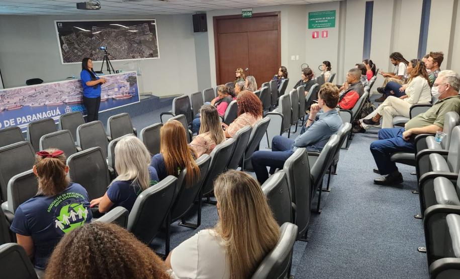Portos do Paraná investe em ações que buscam melhorar a qualidade de vida e renda de catadores de resíduos recicláveis