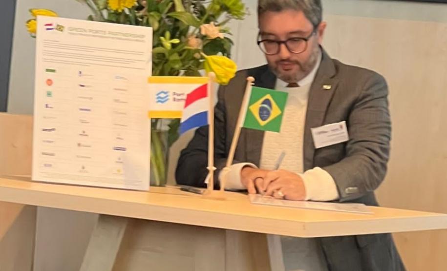 Portos do Paraná firmam parceria inédita com Porto de Rotterdam, na Holanda