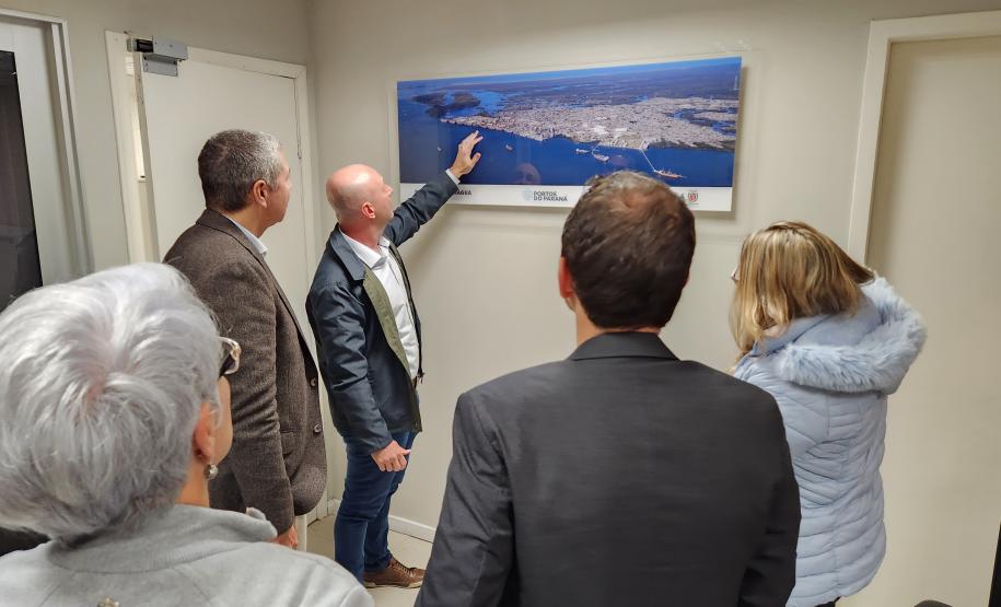 A Portos do Paraná recebeu nesta quinta-feira (15) o presidente executivo das Américas Central e do Sul da empresa Costa Cruzeiros, Dario Rustico. Depois da MSC, que confirmou operação de embarque e desembarque de turistas no Porto de Paranaguá de dezembro a março, outras empresas estão interessadas no Estado.
