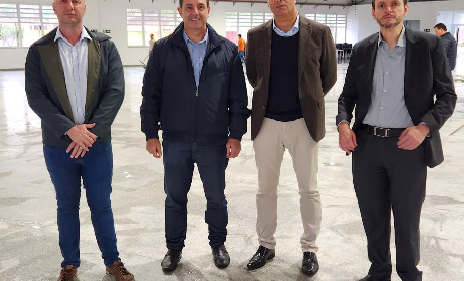 A Portos do Paraná recebeu nesta quinta-feira (15) o presidente executivo das Américas Central e do Sul da empresa Costa Cruzeiros, Dario Rustico. Depois da MSC, que confirmou operação de embarque e desembarque de turistas no Porto de Paranaguá de dezembro a março, outras empresas estão interessadas no Estado.