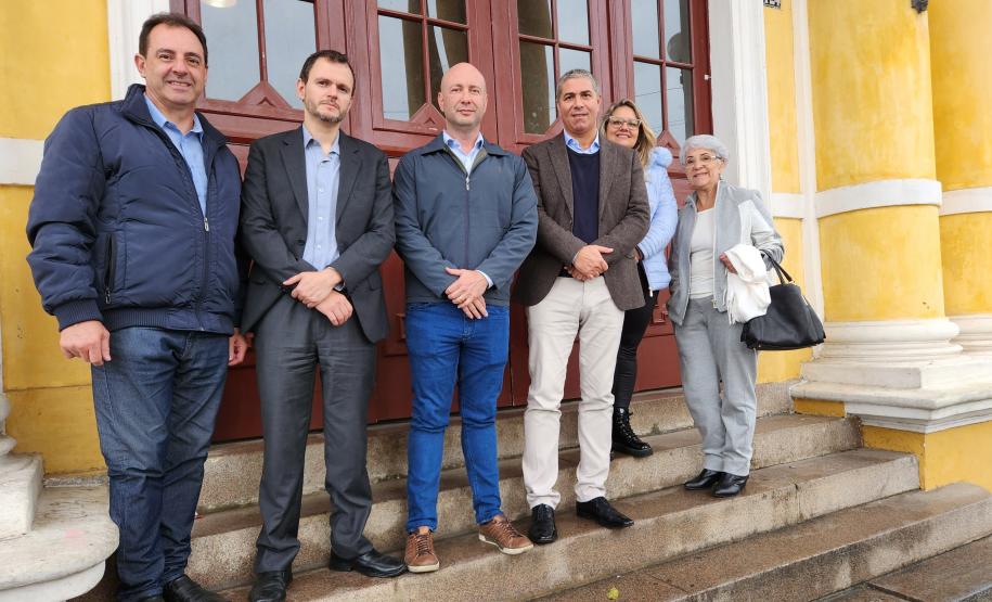 A Portos do Paraná recebeu nesta quinta-feira (15) o presidente executivo das Américas Central e do Sul da empresa Costa Cruzeiros, Dario Rustico. Depois da MSC, que confirmou operação de embarque e desembarque de turistas no Porto de Paranaguá de dezembro a março, outras empresas estão interessadas no Estado.