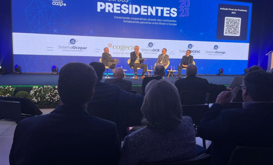 As vantagens de exportar pelo portos de Paranaguá e Antonina foram debatidas nesta sexta-feira (16), no Fórum dos Presidentes de cooperativas, realizado pelo Sistema Ocepar, em Foz do Iguaçu