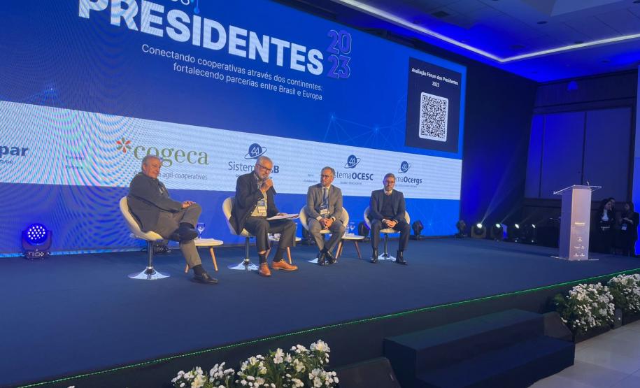 As vantagens de exportar pelo portos de Paranaguá e Antonina foram debatidas nesta sexta-feira (16), no Fórum dos Presidentes de cooperativas, realizado pelo Sistema Ocepar, em Foz do Iguaçu