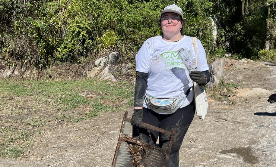 Mutirão de limpeza de manguezais retira quase 2,5 toneladas do entorno de Antonina