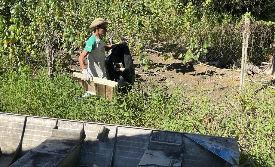 Mutirão de limpeza de manguezais retira quase 2,5 toneladas do entorno de Antonina