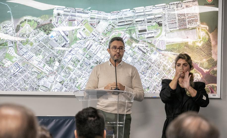 Empresa pública reuniu representantes do Estado, municípios e empresários dos mais diversos segmentos de comércio e serviços do Litoral nesta terça. A previsão é que cerca de 2 mil pessoas passem pela região durante cada uma das escalas da MSC em Paranaguá, injetando mais de R$ 1,5 milhão, por semana, na economia local.