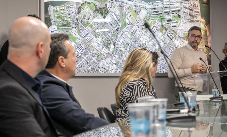 Empresa pública reuniu representantes do Estado, municípios e empresários dos mais diversos segmentos de comércio e serviços do Litoral nesta terça. A previsão é que cerca de 2 mil pessoas passem pela região durante cada uma das escalas da MSC em Paranaguá, injetando mais de R$ 1,5 milhão, por semana, na economia local.