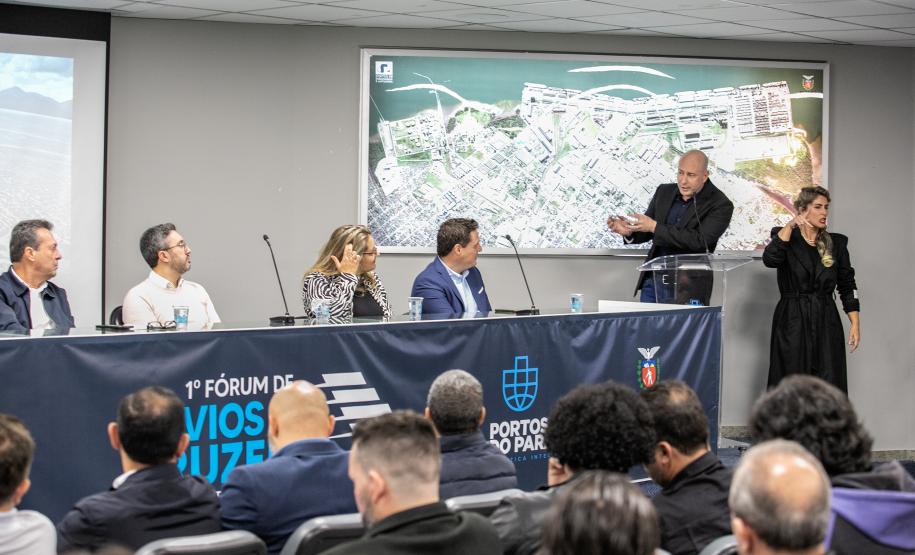 Empresa pública reuniu representantes do Estado, municípios e empresários dos mais diversos segmentos de comércio e serviços do Litoral nesta terça. A previsão é que cerca de 2 mil pessoas passem pela região durante cada uma das escalas da MSC em Paranaguá, injetando mais de R$ 1,5 milhão, por semana, na economia local.
