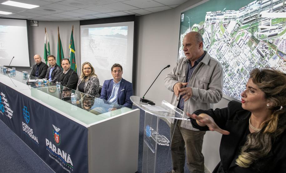 Empresa pública reuniu representantes do Estado, municípios e empresários dos mais diversos segmentos de comércio e serviços do Litoral nesta terça. A previsão é que cerca de 2 mil pessoas passem pela região durante cada uma das escalas da MSC em Paranaguá, injetando mais de R$ 1,5 milhão, por semana, na economia local.