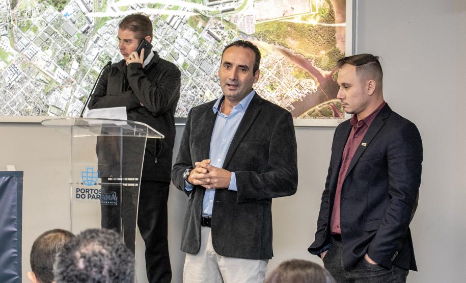 Empresa pública reuniu representantes do Estado, municípios e empresários dos mais diversos segmentos de comércio e serviços do Litoral nesta terça. A previsão é que cerca de 2 mil pessoas passem pela região durante cada uma das escalas da MSC em Paranaguá, injetando mais de R$ 1,5 milhão, por semana, na economia local.