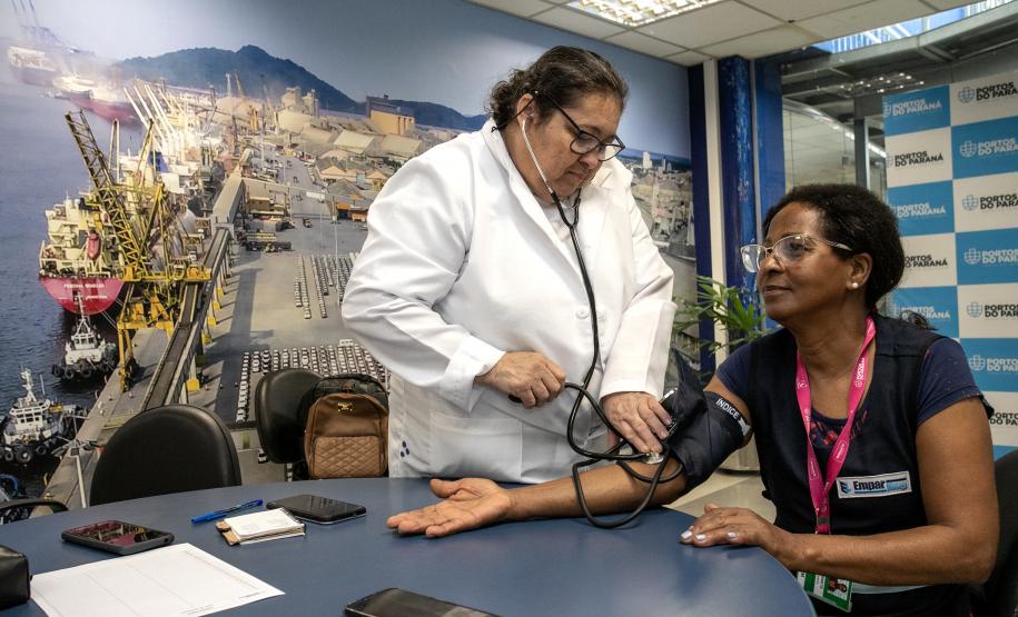 Em ação paralela, enfermeiras aferiram a pressão e calcularam o Índice de Massa Corpórea (IMC) de colaboradores e de funcionários de empresas terceirizadas.