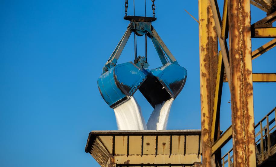 Paranaguá deve registrar aumento na importação de fertilizantes nos próximos três meses