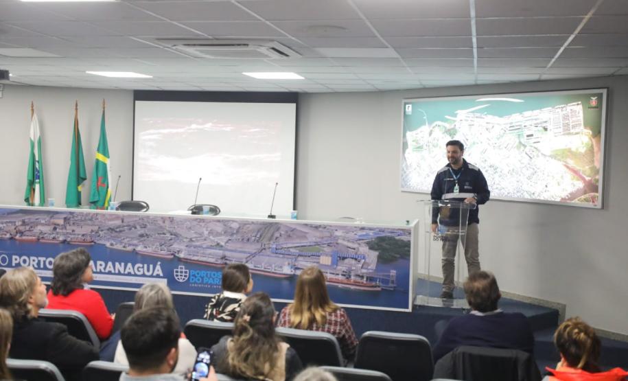 Delegação de empresários conhece e estreita relações com o Porto de Paranaguá