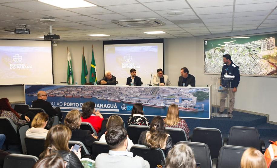 Delegação de empresários conhece e estreita relações com o Porto de Paranaguá